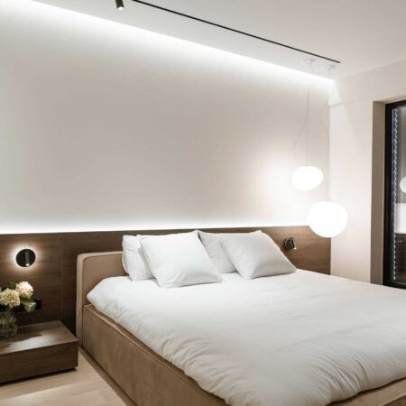 mobila comanda-mobilier-productie mobila-dormitor-pat-noptiera-apartament-design interior-saramob design-oradea